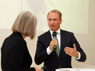 Kurt Weinberger interviewt Preistr&auml;gerin Gerling Weber
