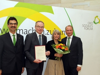 Juryvorsitzender Martin Gerzabek,  Stephan Pernkopf, Preistr&auml;gerin Gerlind Weber und Laudator Kurt Weinberger