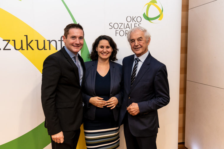 Unternehmer Josef Mantl, Veronika Mickel-Göttfert, Vizepräsidentin des Ökosozialen Forums und Bezirksvorsteherin der Josefstadt und Josef Riegler, Ehrenpräsident des Ökosozialen Forums. Unternehmer Josef Mantl, Veronika Mickel-Göttfert, Vizepräsidentin des Ökosozialen Forums und Bezirksvorsteherin der Josefstadt und Josef Riegler, Ehrenpräsident des Ökosozialen Forums.
