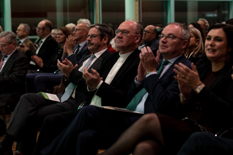 Erwin Hameseder,Vizepräsident des Ökosozialen Forums und Obmann der Raiffeisen-Holding NÖ-Wien; Bischof Alois Schwarz; Stephan pernkopf und Elisabeth Köstinger Erwin Hameseder,Vizepräsident des Ökosozialen Forums und Obmann der Raiffeisen-Holding NÖ-Wien; Bischof Alois Schwarz; Stephan pernkopf und Elisabeth Köstinger