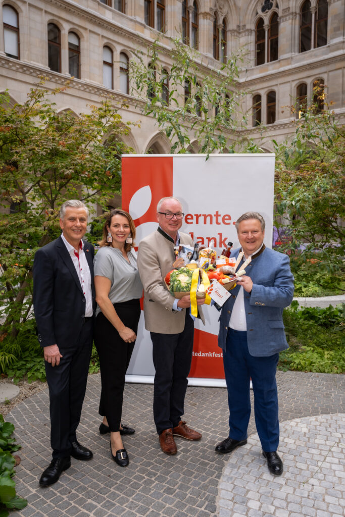 v.l.n.r. Josef Taucher, Elisabeth Harreither, Stephan Pernkopf & Michael Ludwig