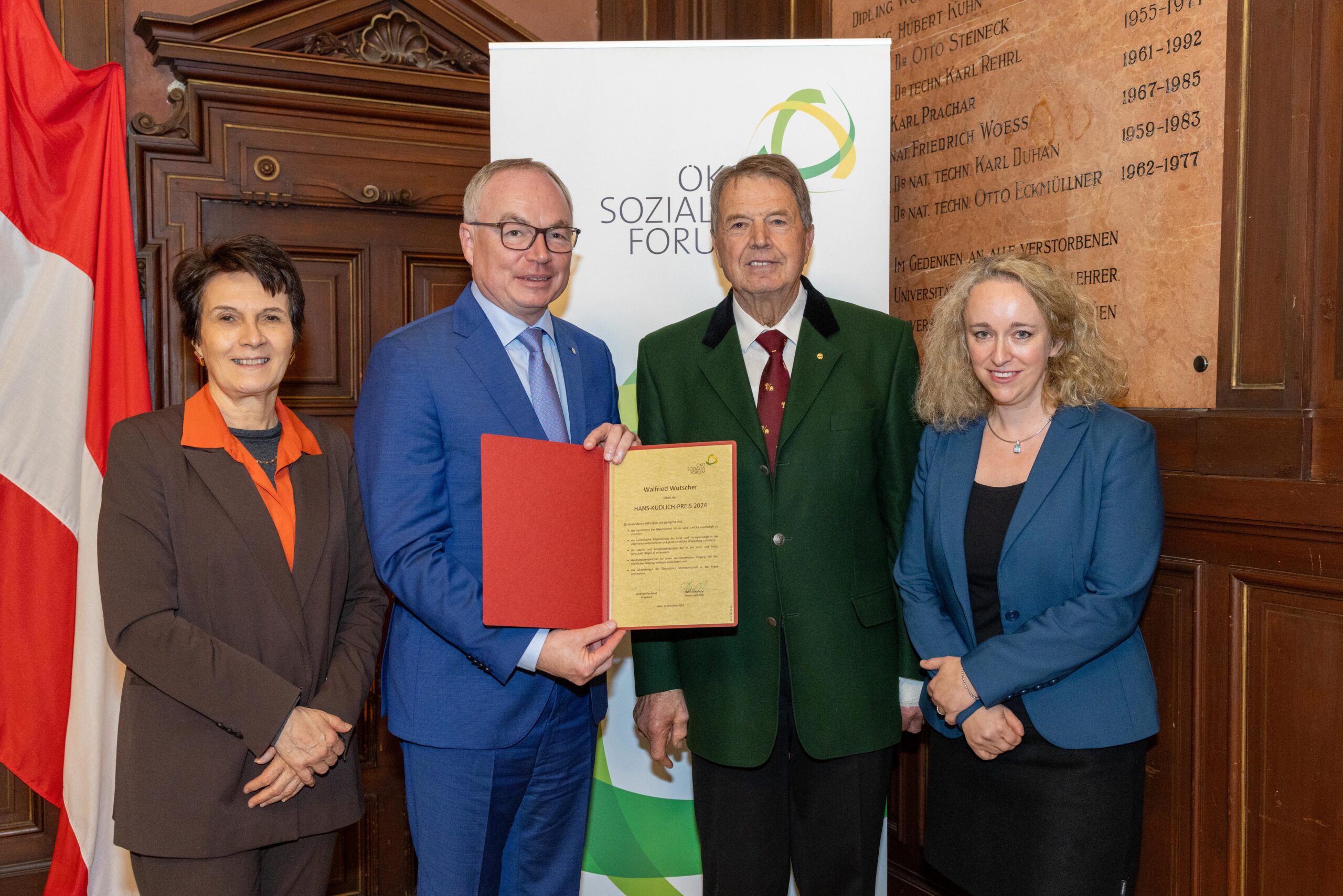 v. l.n.r. Juryvorsitzende Eva Schulev-Steindl, Ökosoziales Forum-Präsident Stephan Pernkopf, Kudlich-Preisträger Walfried Wutscher und Laudatorin Claudia Jung-Leithner, Präsidialreferentin der Landwirtschaftskammer Österreich