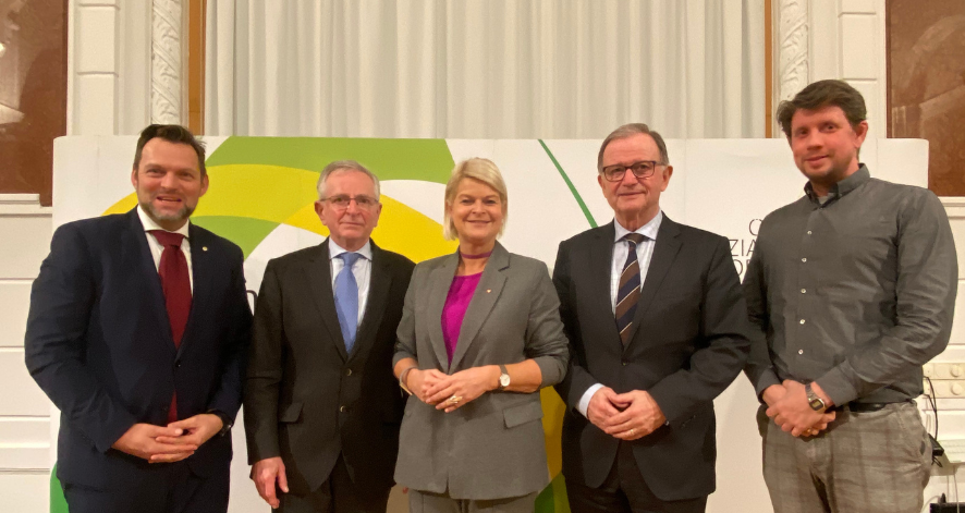 PodiumKritischeInfrastruktur Podium der Veranstaltung Kristische Infrastruktur: v.l.n.r. Hans Mayrhofer, Wilhelm Molterer, Klaudia Tanner, Karlheinz Kopf, Peter Klimek